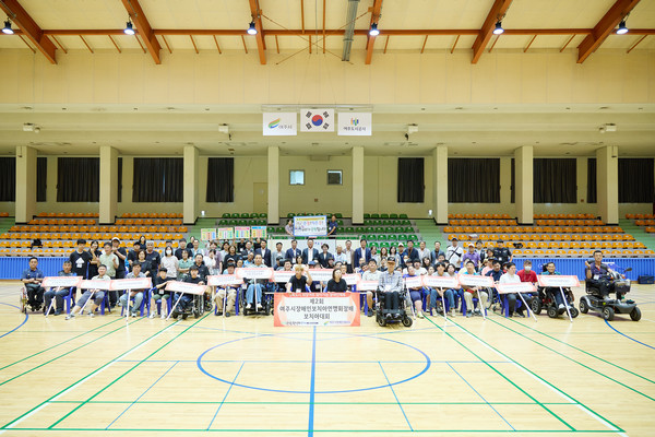 제2회 여주시장애인보치아연맹회장배 보치아대회 기념 촬영