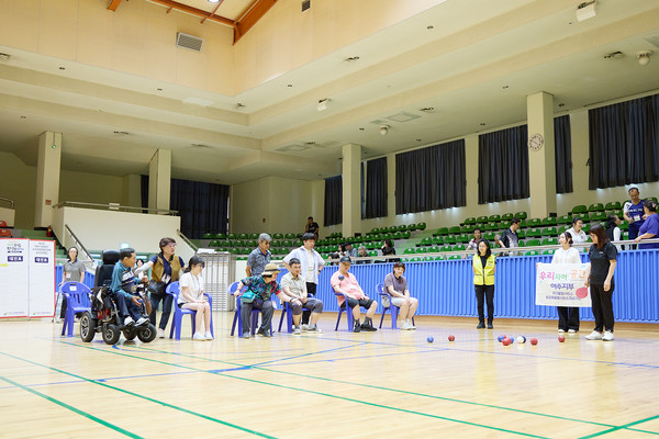 12개팀 59명의 선수가 참가해 기량을 겨누고 친선을 다졌다